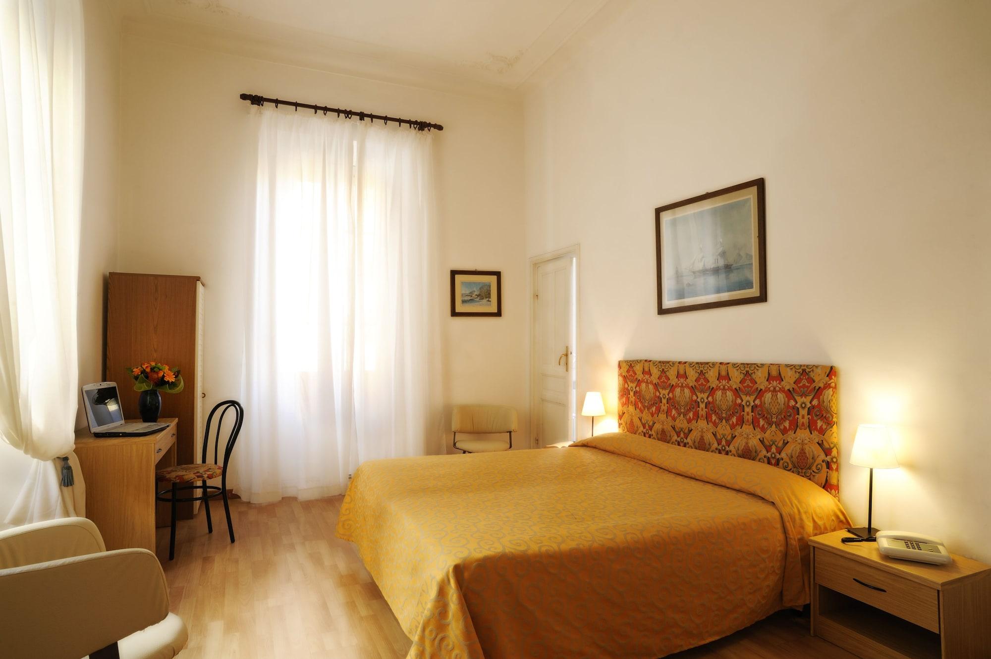 Hotel Alfieri Аласио Екстериор снимка