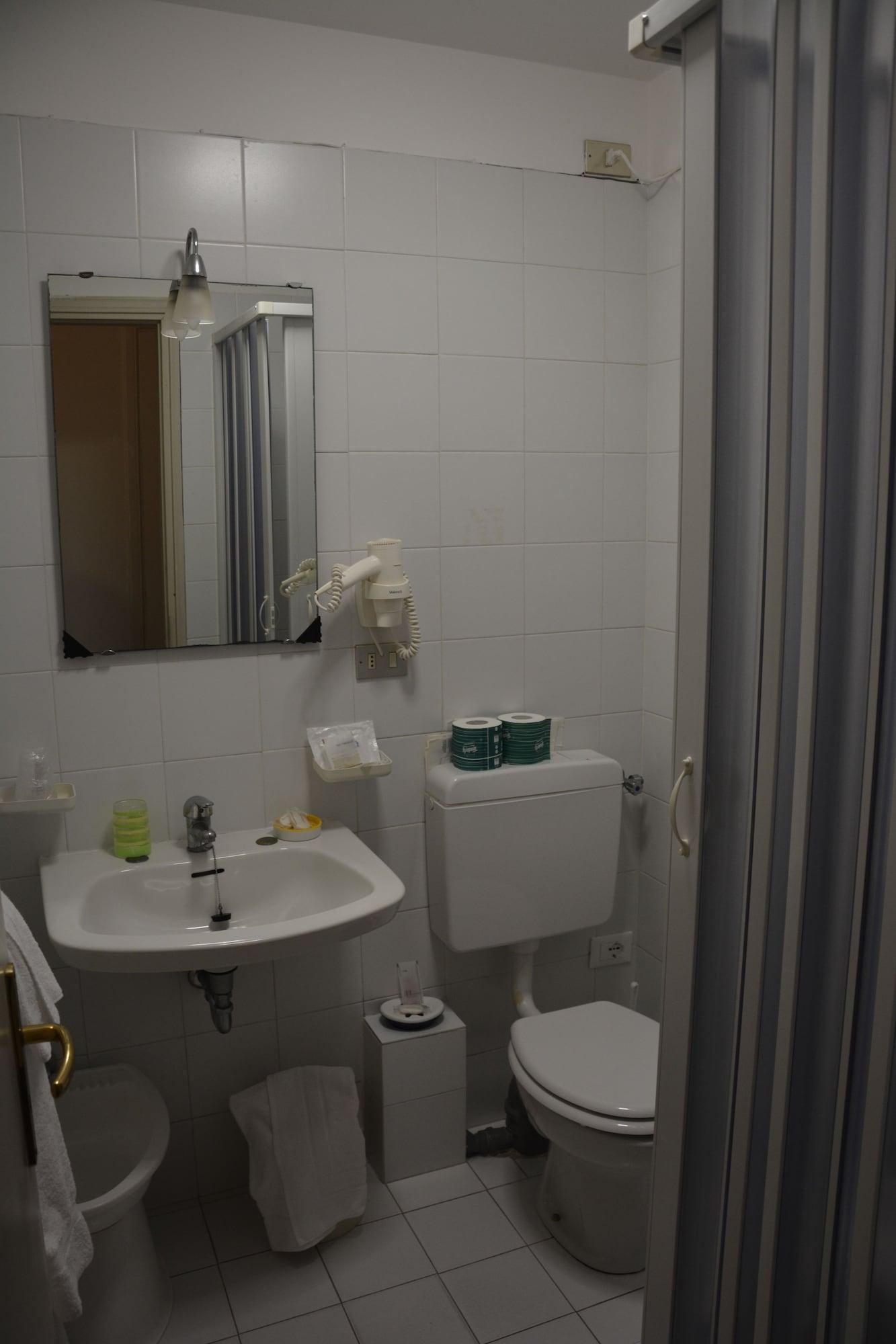 Hotel Alfieri Аласио Екстериор снимка
