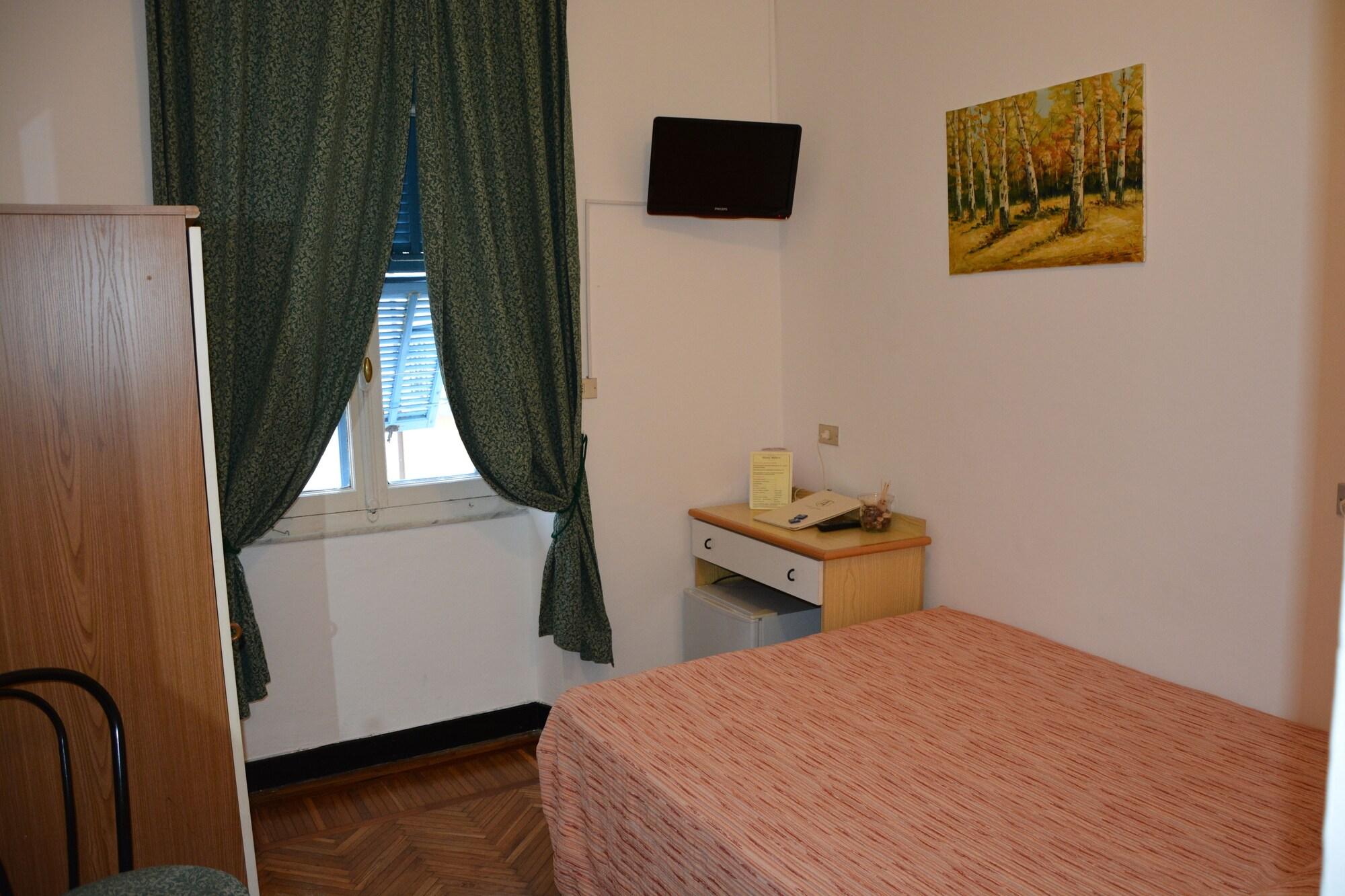 Hotel Alfieri Аласио Екстериор снимка
