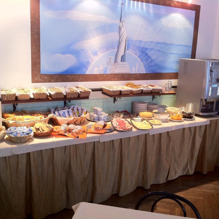 Hotel Alfieri Аласио Екстериор снимка