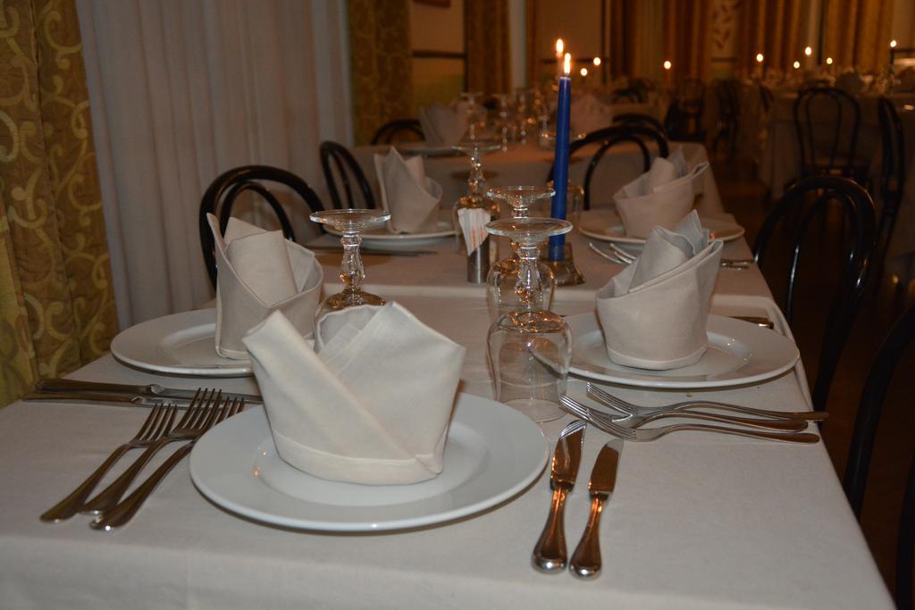 Hotel Alfieri Аласио Екстериор снимка