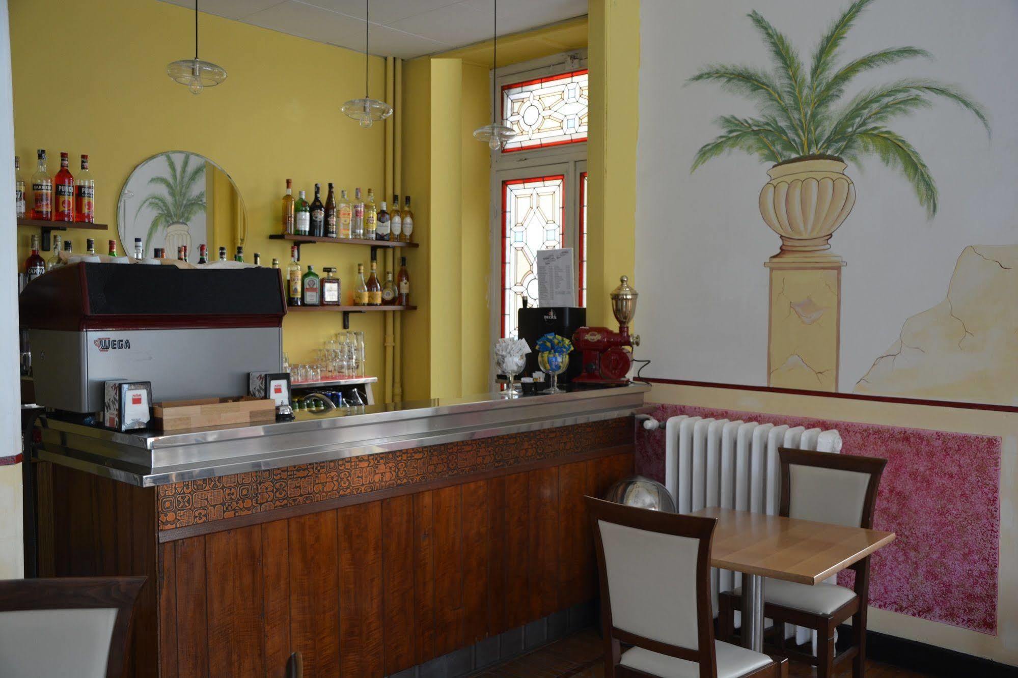 Hotel Alfieri Аласио Екстериор снимка