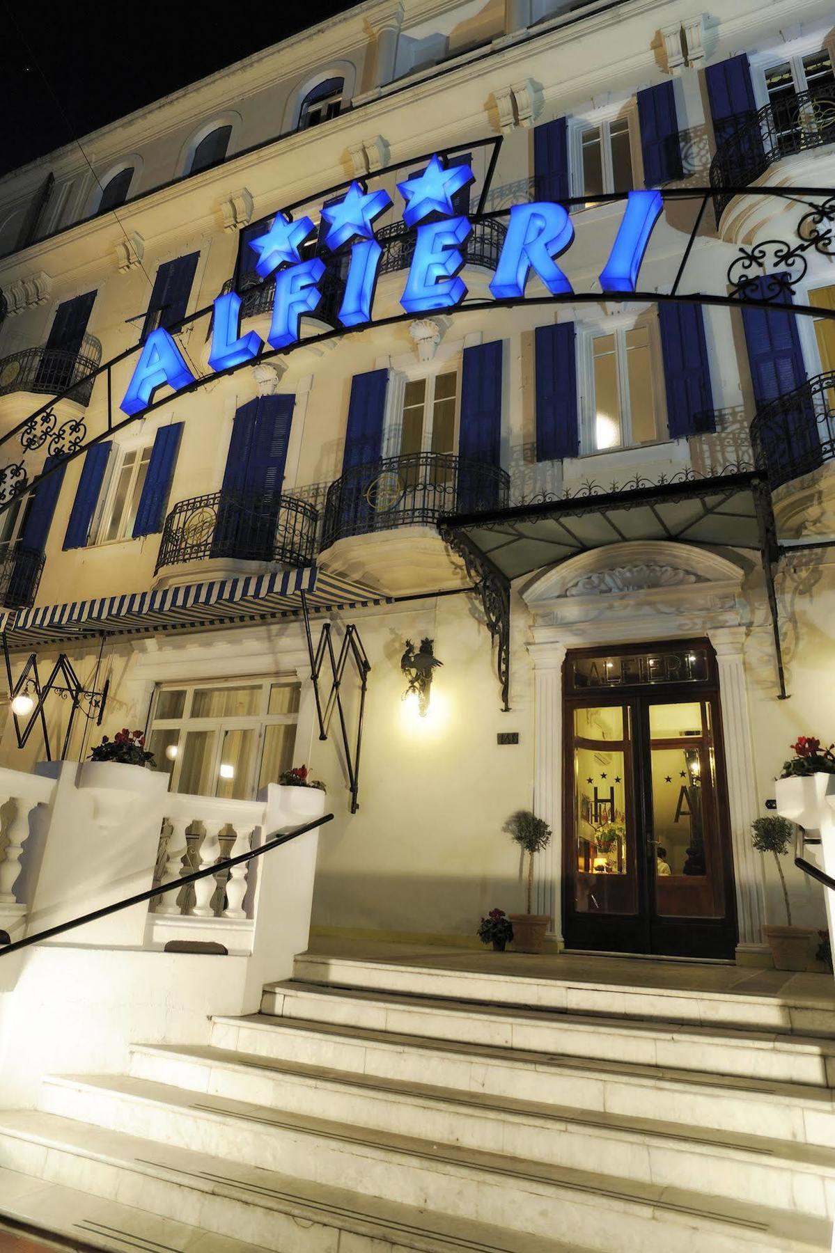 Hotel Alfieri Аласио Екстериор снимка