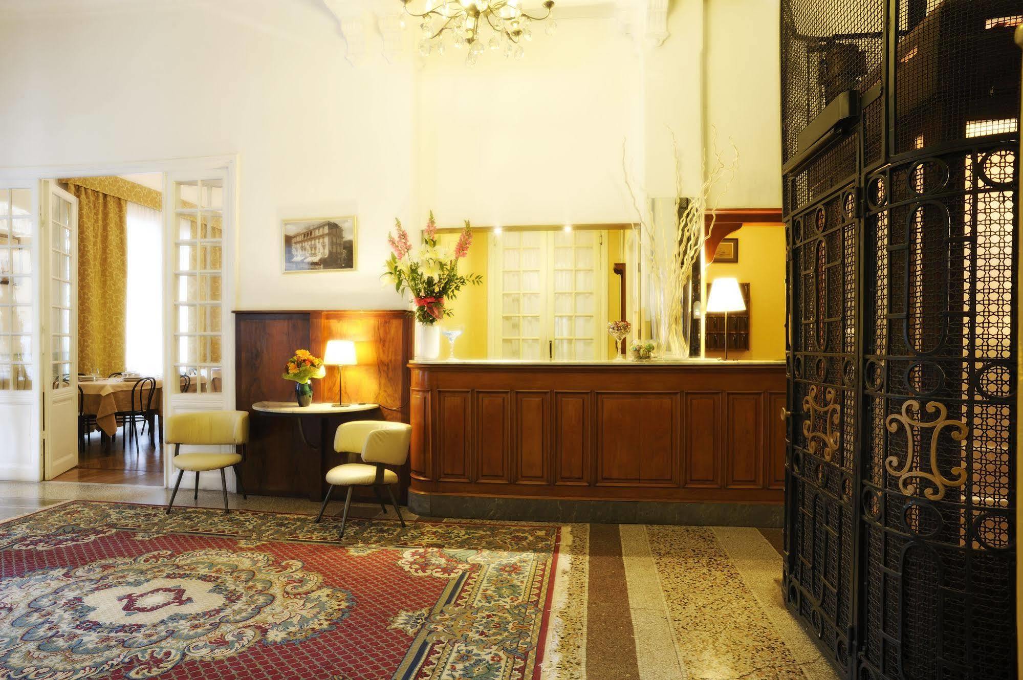 Hotel Alfieri Аласио Екстериор снимка
