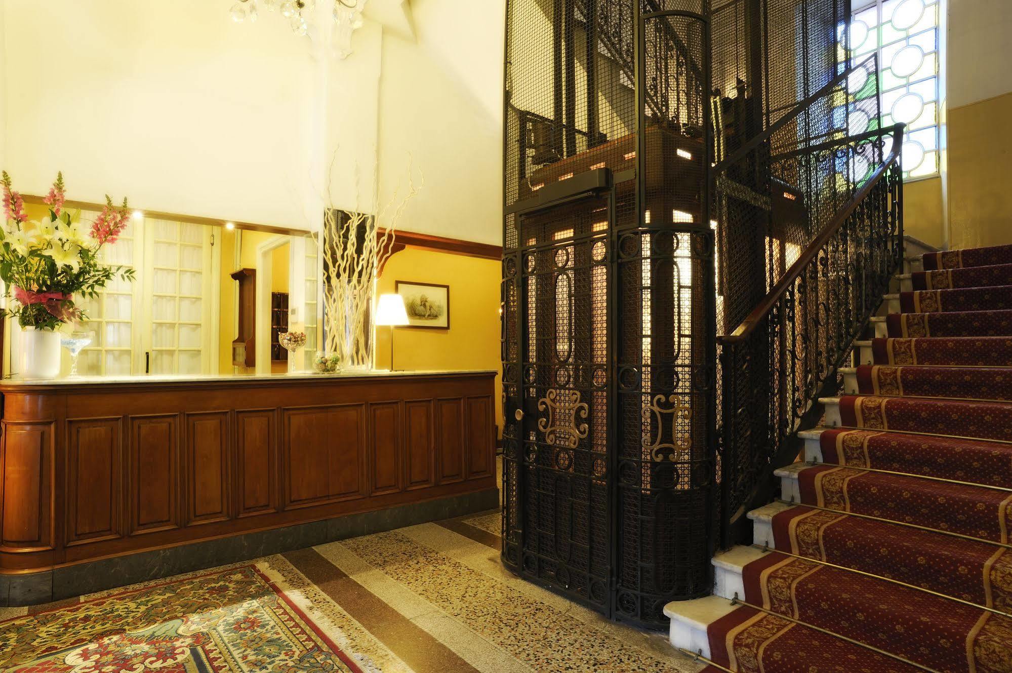 Hotel Alfieri Аласио Екстериор снимка