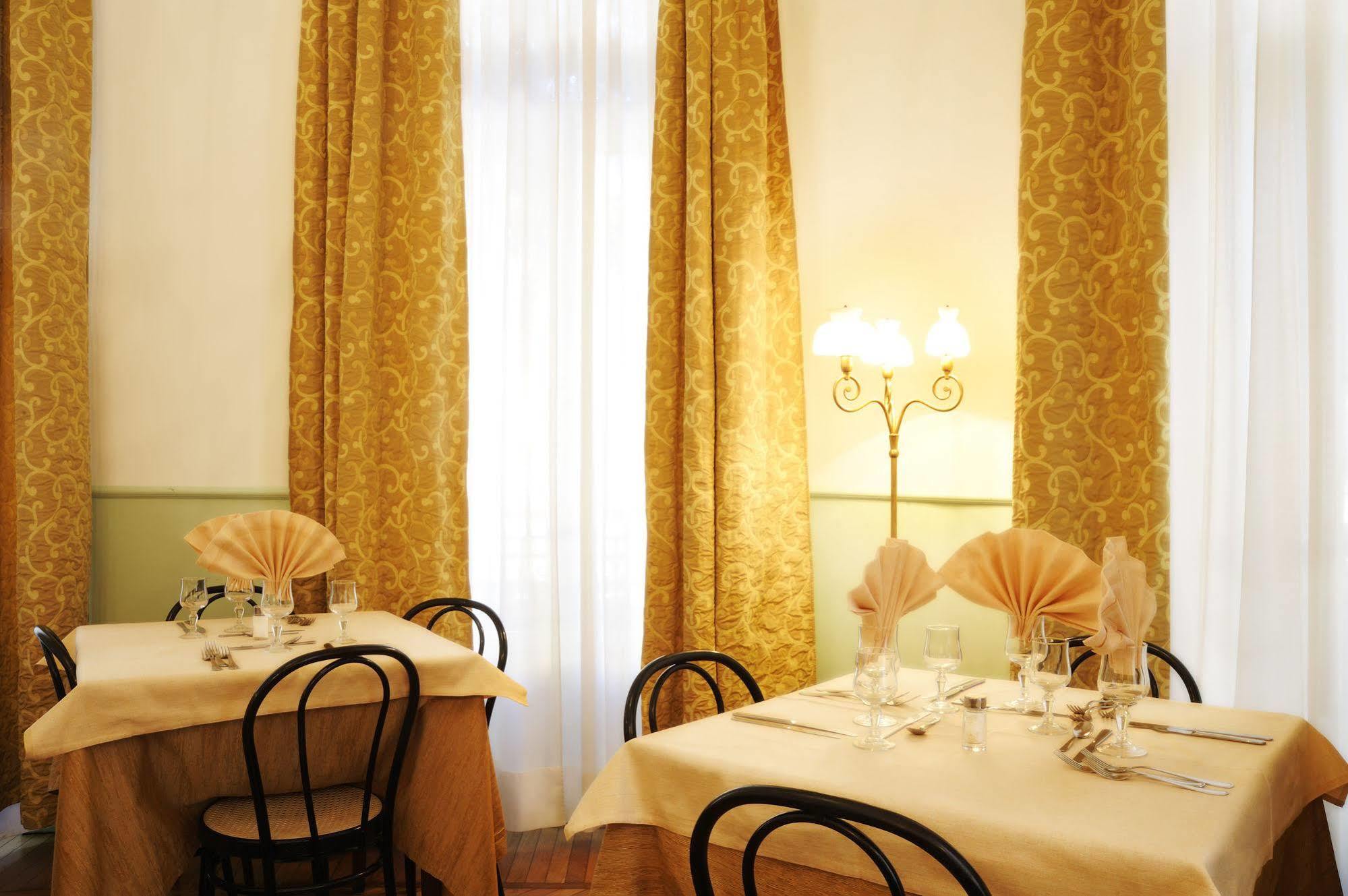 Hotel Alfieri Аласио Екстериор снимка