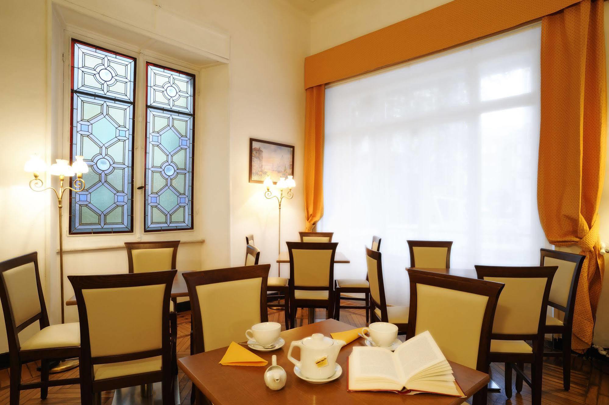 Hotel Alfieri Аласио Екстериор снимка